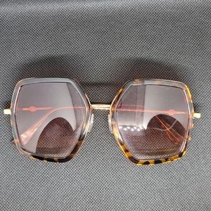 FEISEDY Women Large Hexagon Inspired Sunglasses